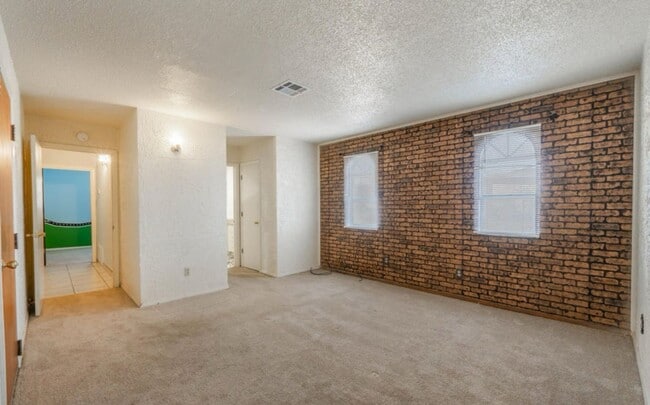 Building Photo - 1710 Betty Cir