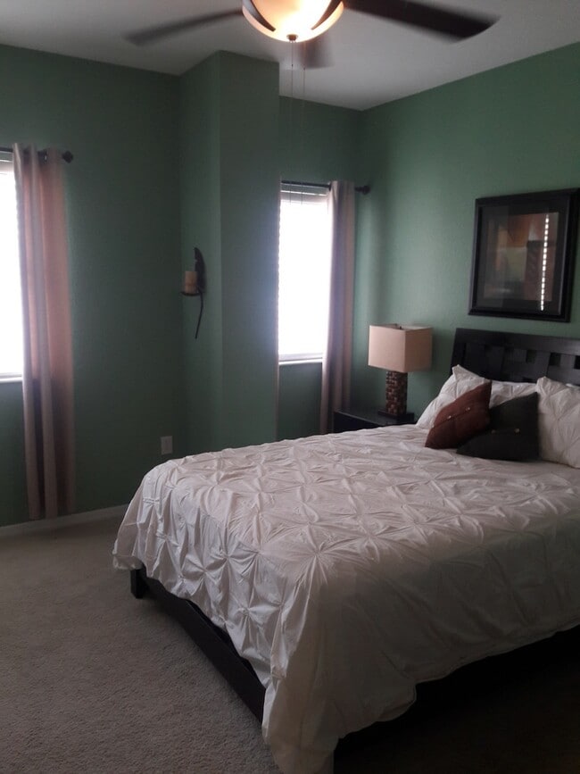 Building Photo - ANNUAL downtown Sarasota in luxury condominium!