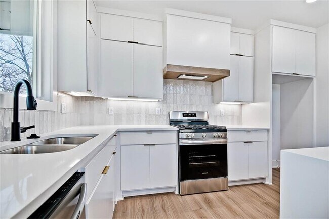 Building Photo - 4 Savidge Cir