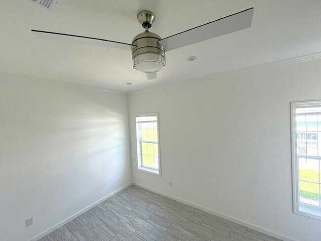Building Photo - 5644 Woodford St