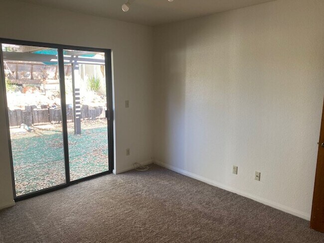 Building Photo - 848 Woodland Ave