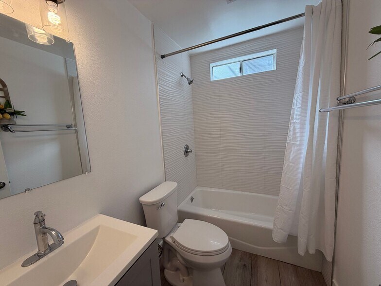 Building Photo - 8517 Cedros Ave