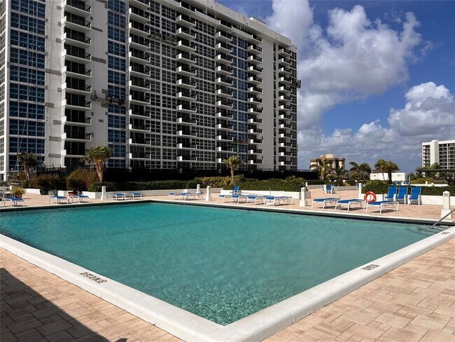 Building Photo - 531 N Ocean Blvd