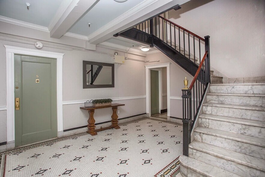 Building Photo - 258 Chestnut Hill Ave