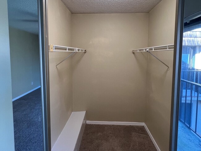 Building Photo - Two-Bedroom 2 story townhome- Prime location off Conroy near Millenia!!