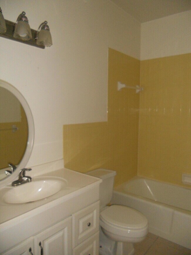 Building Photo - 870 N Cocoa Blvd