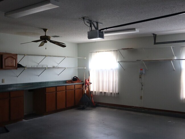 Building Photo - Beautiful Brick Home in Crystal Lakes Estate Call Carole Arcaro 386-216-4900 Deltona Lakes Realty