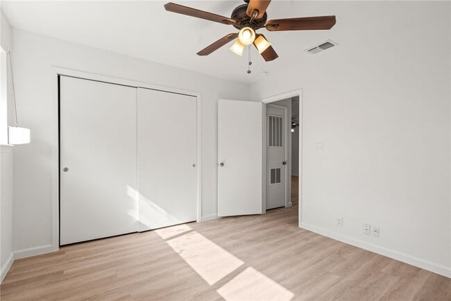 Building Photo - 6112 Hidden Oaks St