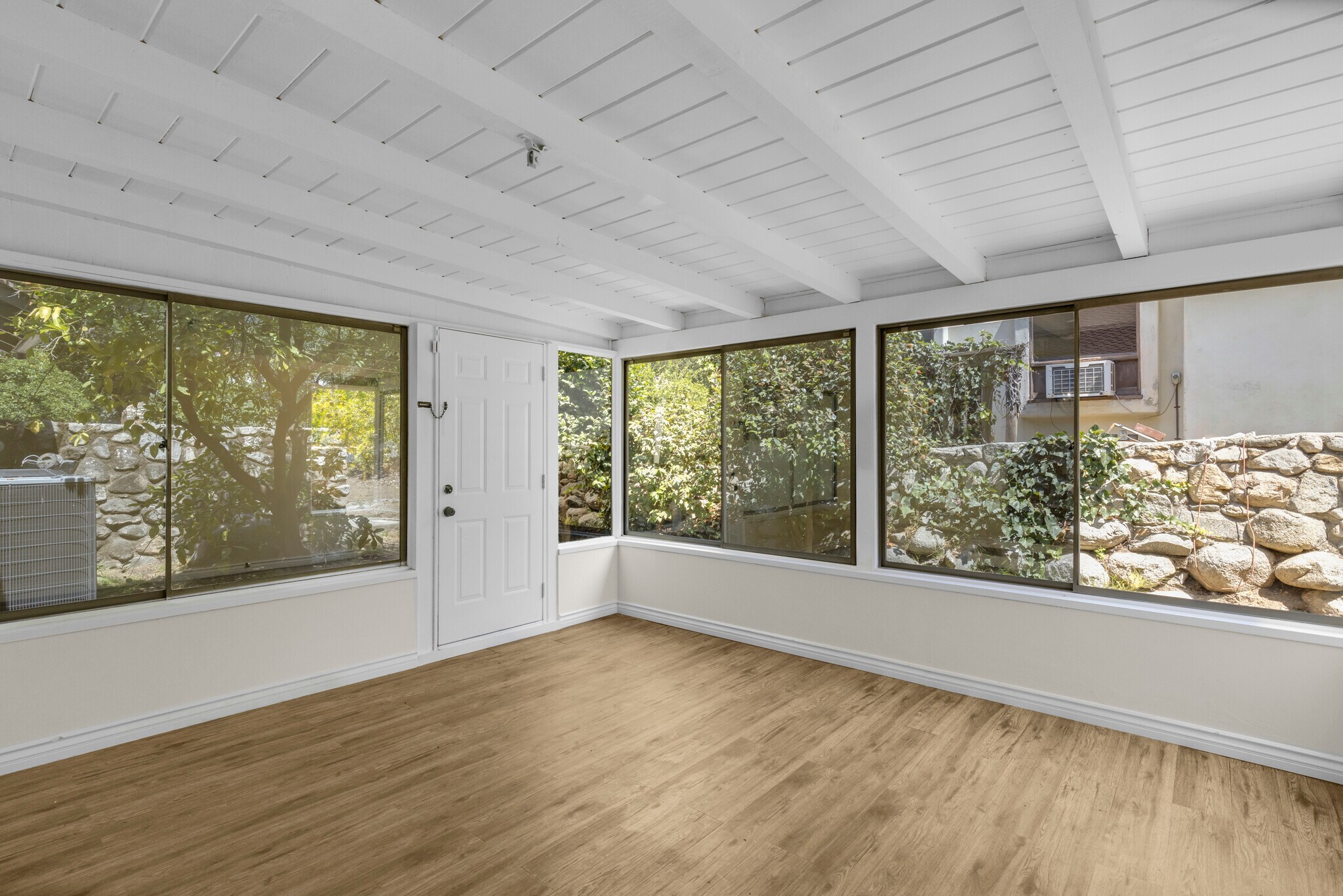 Building Photo - 2151 N Altadena Dr