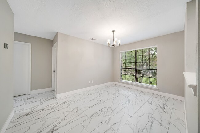 Building Photo - 7722 Covington Dr