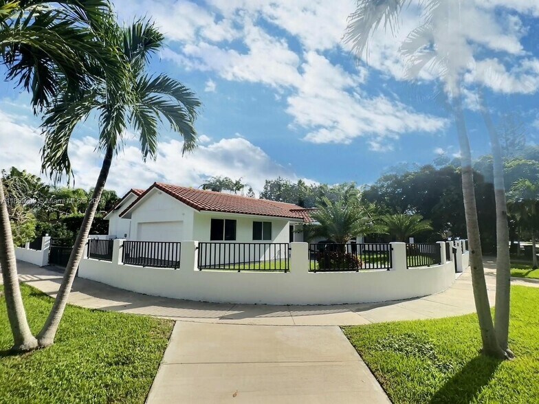 Primary Photo - 4499 SW 14th St