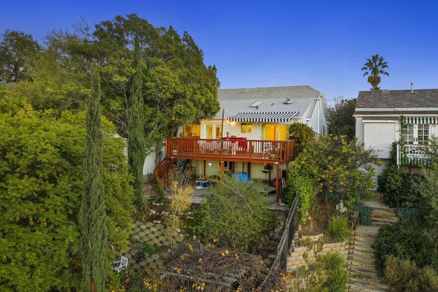 Building Photo - 1563 Lucretia Ave