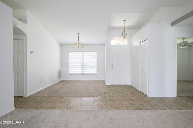 Building Photo - 1712 Arash Cir
