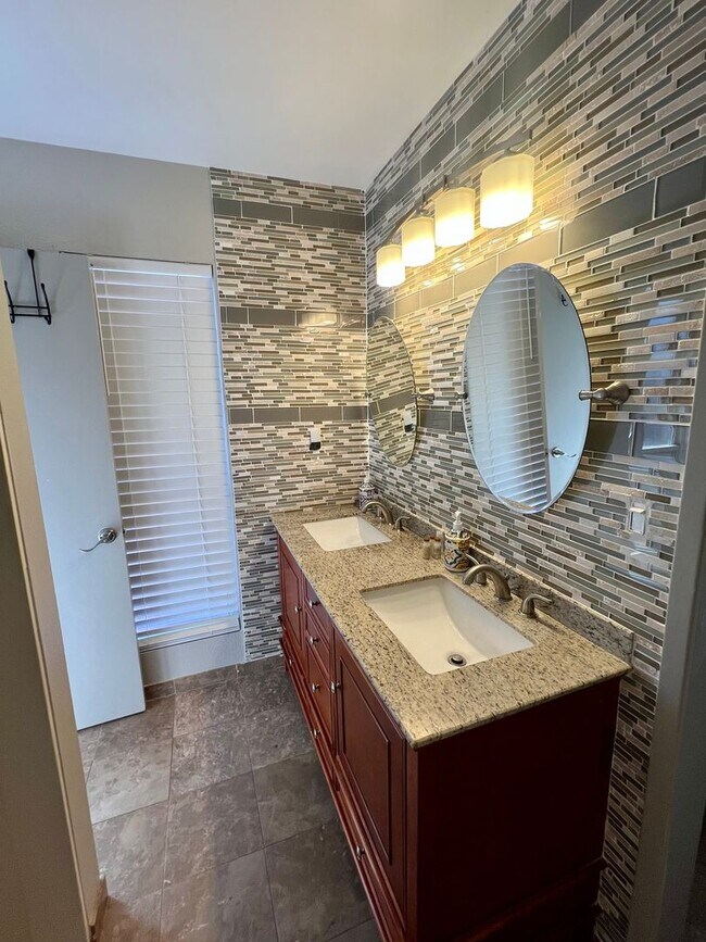 Building Photo - Furnished, 1-Year Long-Term Rental