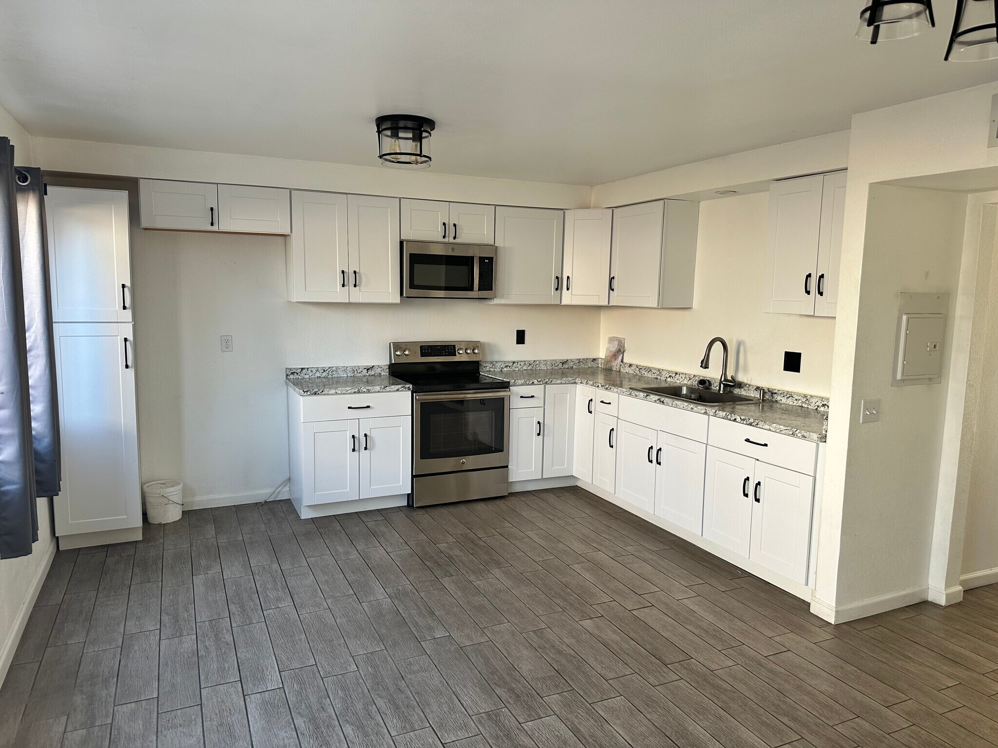 Kitchen - 272 E Jackson St