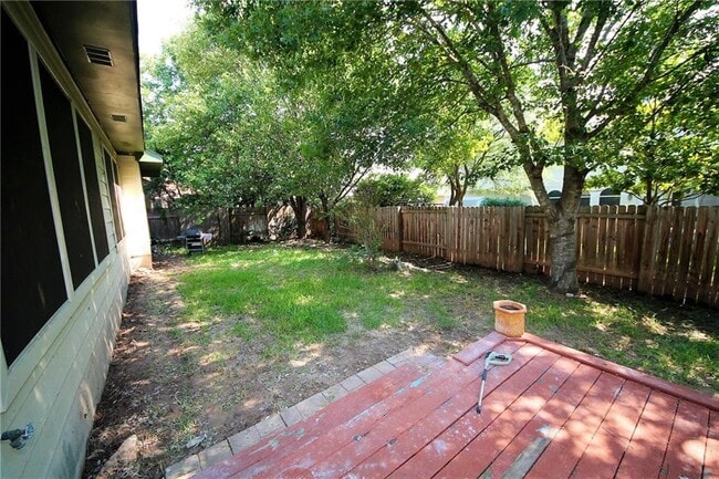 Building Photo - 8310 Broken Branch Dr