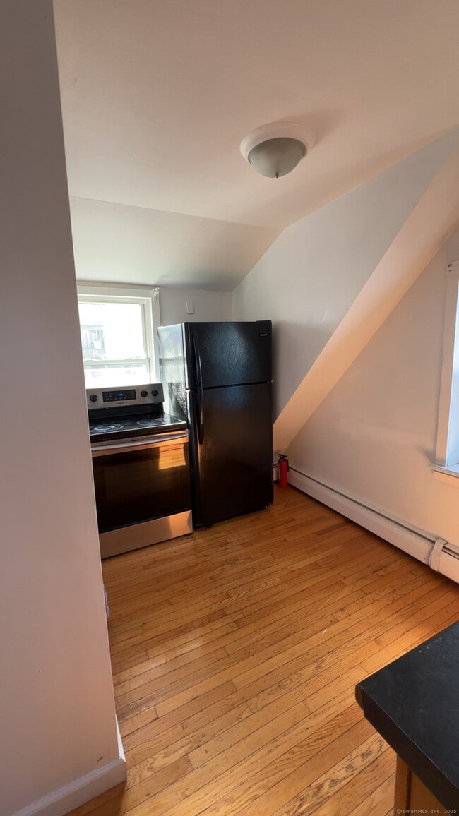 Building Photo - 204 Pequot Ave