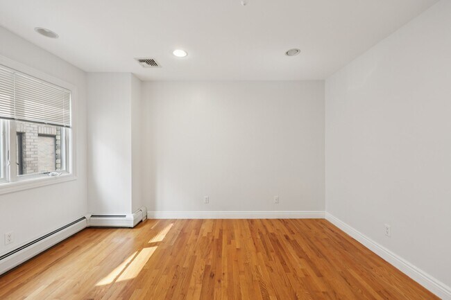 Building Photo - 285 Knox Ave