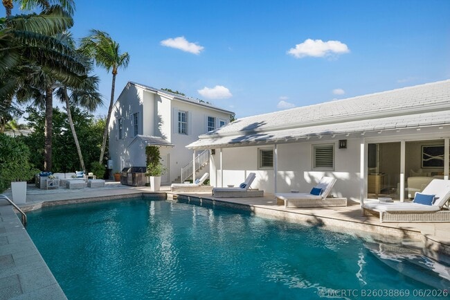 Building Photo - 7103 S Flagler Dr
