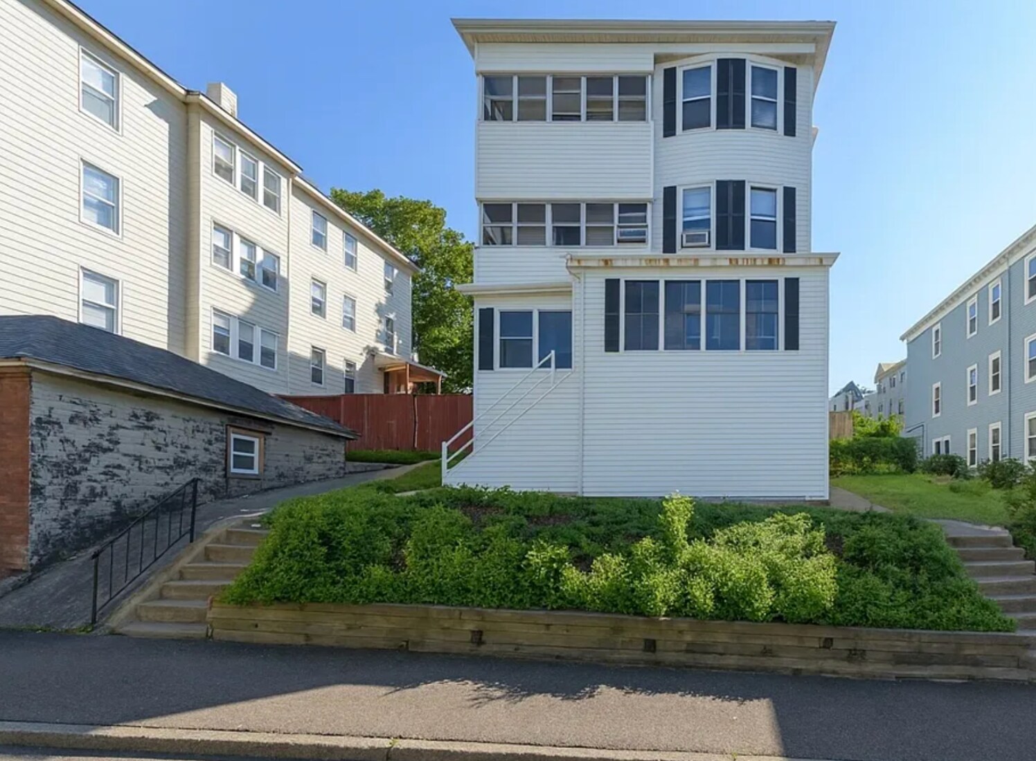 Building Photo - 12 Hillside St
