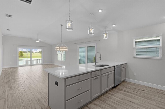 Building Photo - 6230 Dingman Wy