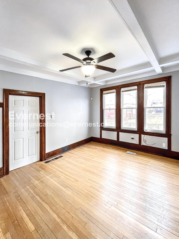 Building Photo - 9429 Brush St