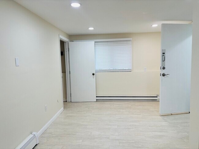 Building Photo - 55 Woodlawn Ave