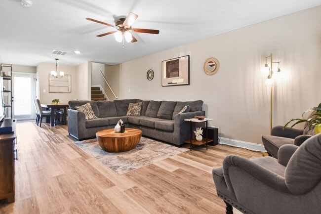Building Photo - Pet Friendly Three Bedroom!
