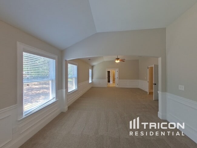 Building Photo - 105 Jaclaire Ln