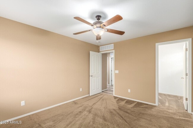 Building Photo - 4074 Kirkland Ave