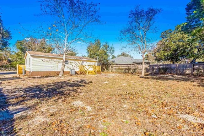 Building Photo - 211 Evergreen Dr