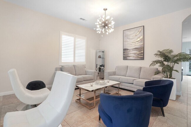 Building Photo - Beautiful executive home in the Eastlake-C...