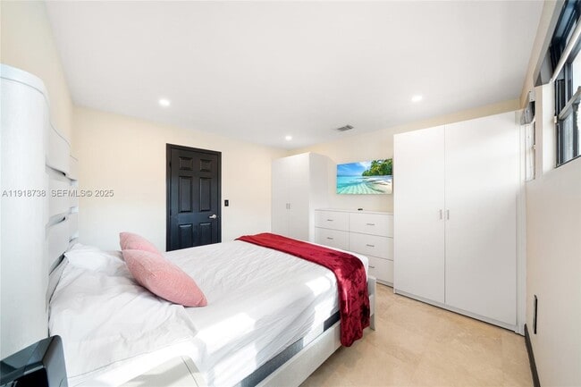 Building Photo - 5424 SW 154th Pl