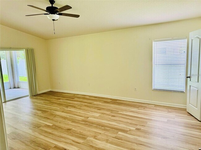 Building Photo - 7346 Crescent Palm Dr