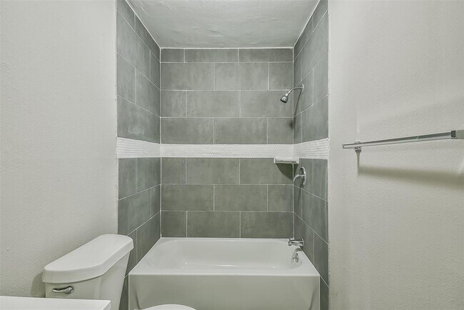 Building Photo - 500 Farrer St
