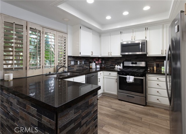 Building Photo - 9 Flores