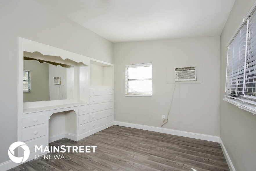 Building Photo - 6405 5th St E