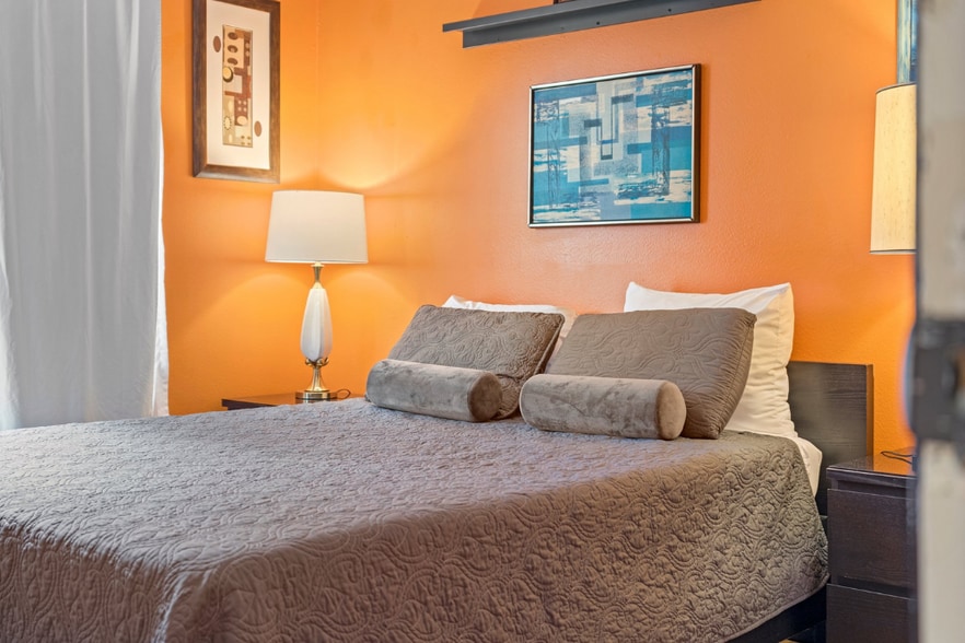 Building Photo - 5041 Cedar Springs Rd