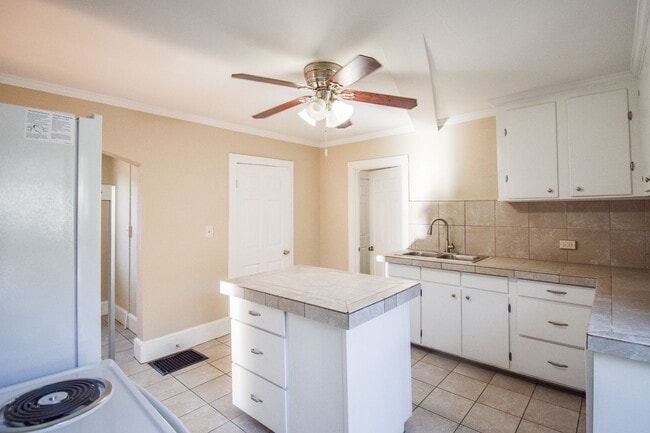 Building Photo - Beautiful 4 Bed 2 Bath Home in NE Portland!