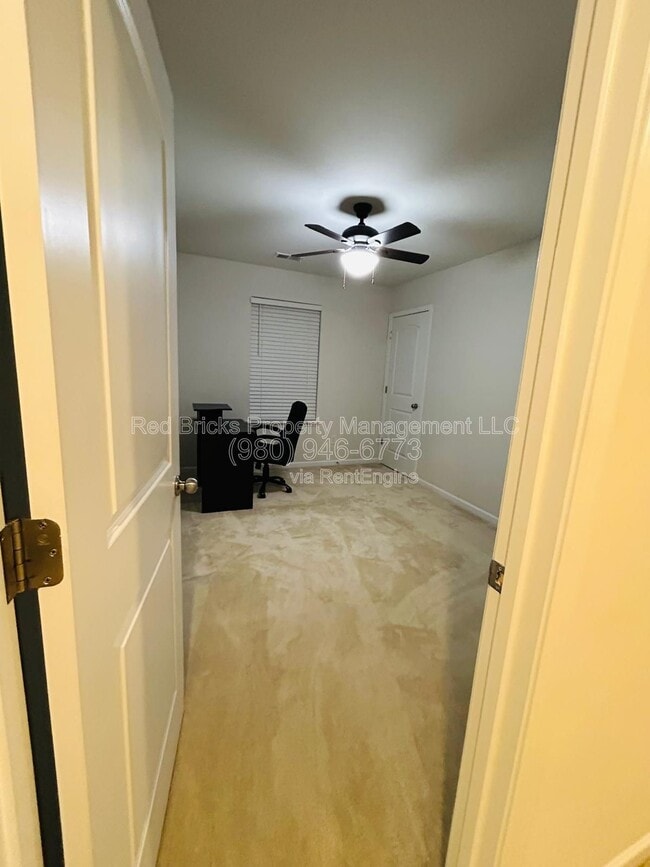 Building Photo - 9315 Grand Valley Dr