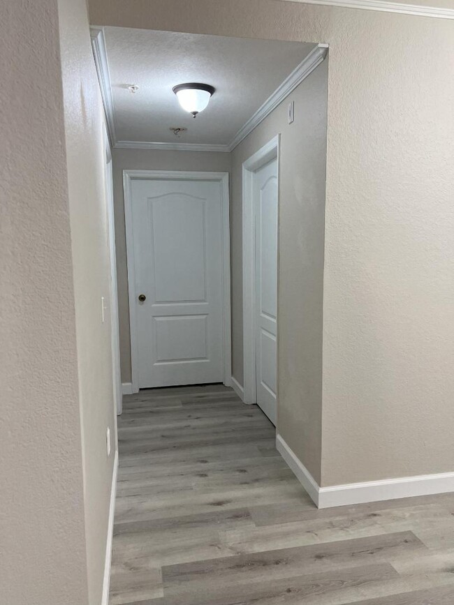 Building Photo - 4156 Central Sarasota Pkwy