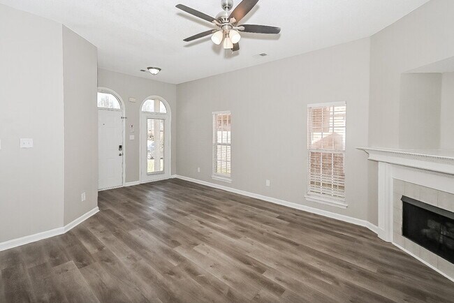 Building Photo - 5370 Russell Dr