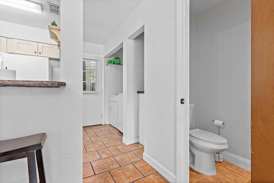 Building Photo - 2228 SW 39th Dr