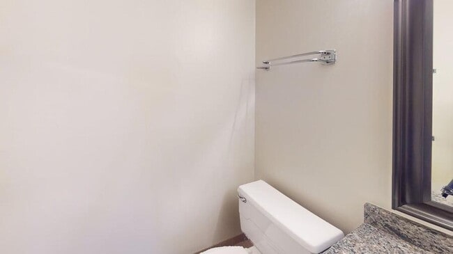 Building Photo - 912 S Forest Ave