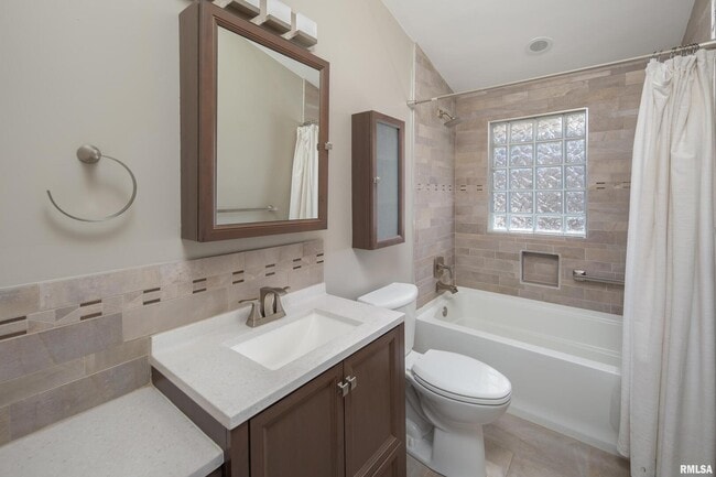 Building Photo - 4640 5th Ave