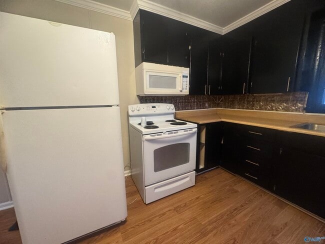 Building Photo - 1808 Oakwood Ave NE