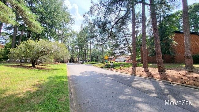Building Photo - 5813 Nottoway Ct