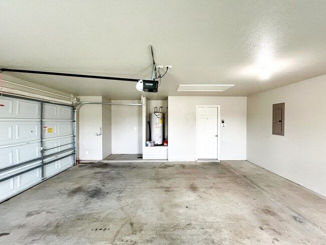 Building Photo - Available NOW!!!! This Beautiful 1 story, 4 Bedroom, 2 bath home in Killeen has a lot to offer!  ...