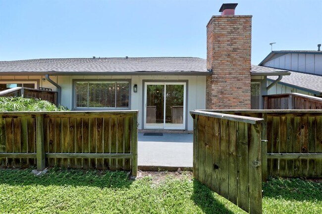 Building Photo - 9445 Singing Quail Dr