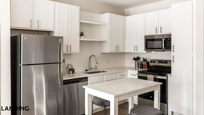 Building Photo - 556 Martin Rd SW